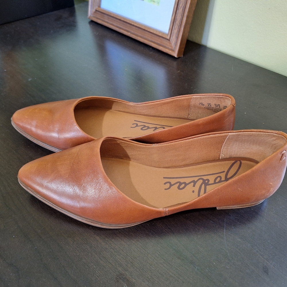 Zodiac pointed toe flats size 7.5